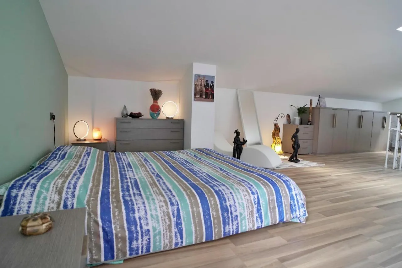 Rentopolis Apartments - Palazzo Candiani Mediolan 0*,