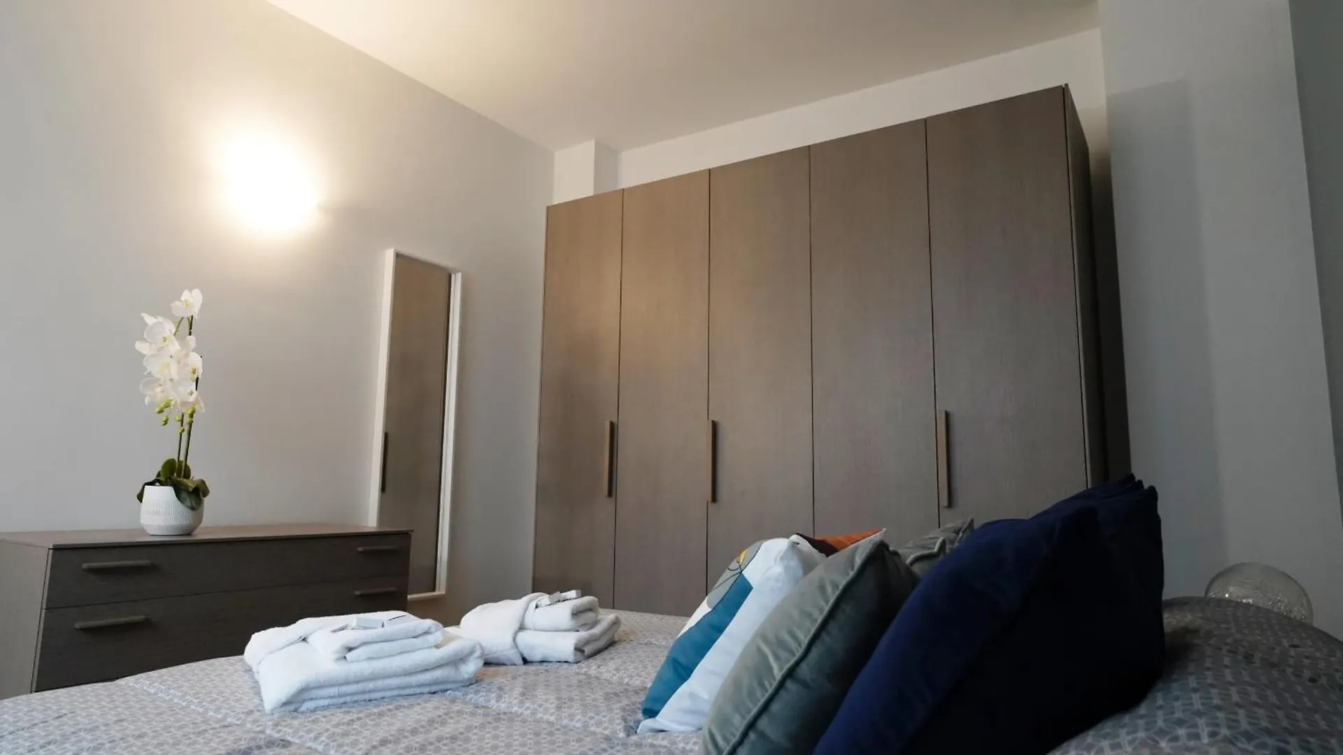 Rentopolis Apartments - Palazzo Candiani Mediolan