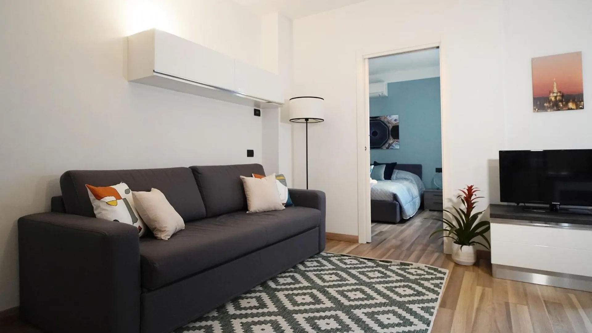 Rentopolis Apartments - Palazzo Candiani Mediolan 0*,  Włochy