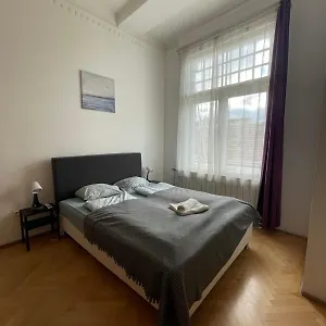 White Pearl Near Gozsdu , Budapeszt Węgry